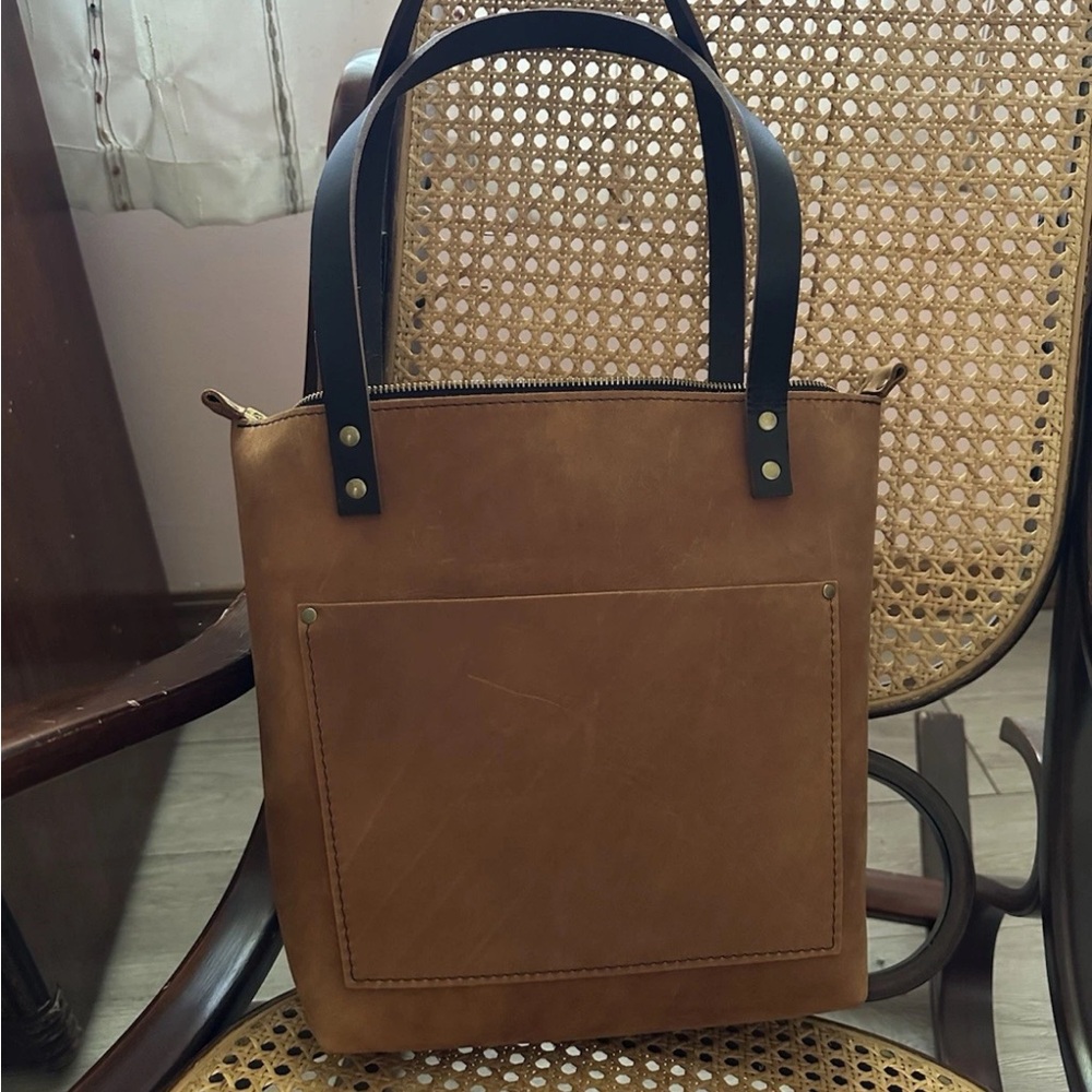 Portland Leather Small Classic Zip Tote Dakota